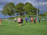 Laatste training S.K.N.W.K. JO7-1 (partijtje tegen de ouders) van maandag 27 mei 2024 (117/180)